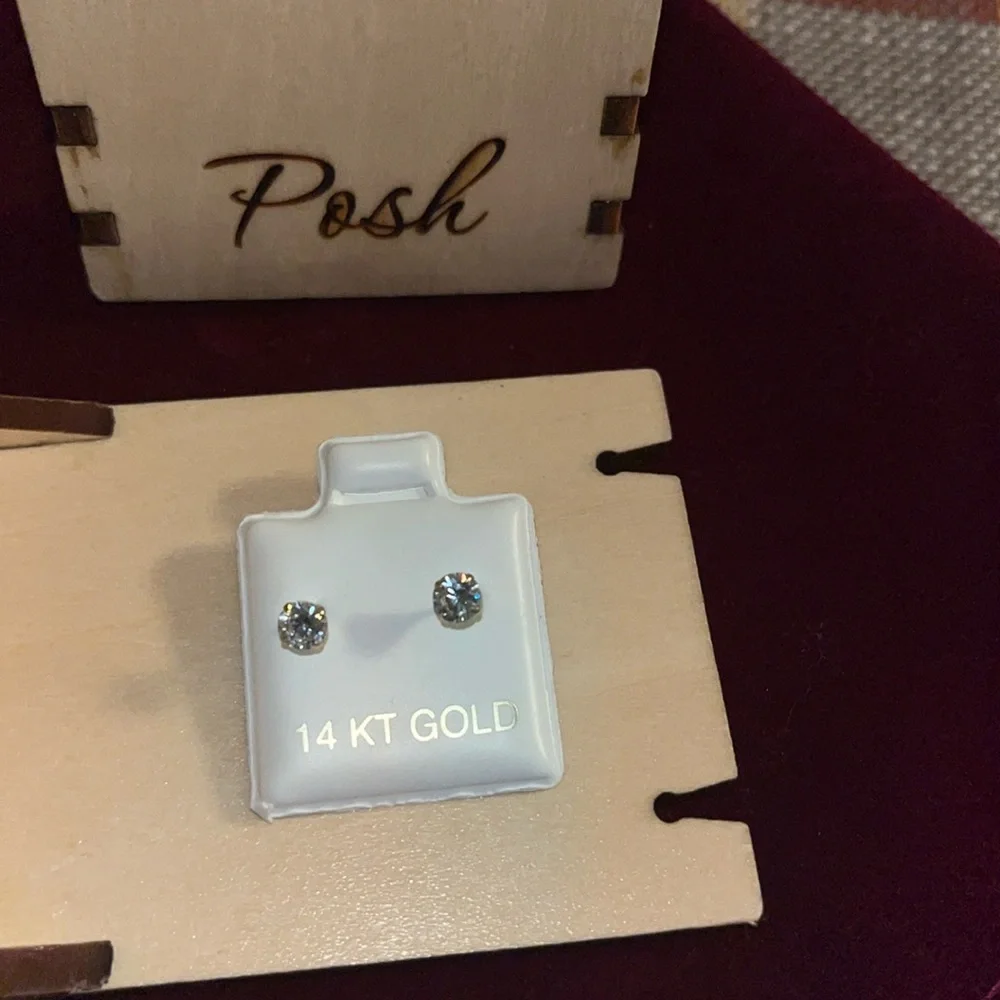 14K Gold Stud Earrings NWOT - Picture 2 of 5